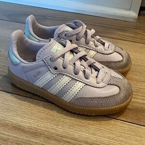 Adidas Toddler' Light Purple and White Sneakers